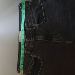 Everlane - The Curvy Cheeky Jean